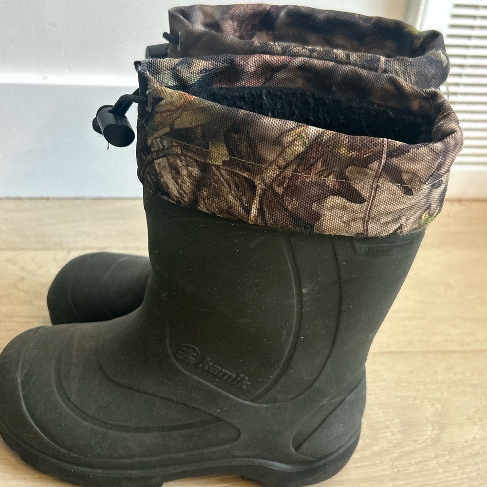 Kamik Kids Snobuster Black Boots with Brown Camo Cuff - Picture 4 of 6